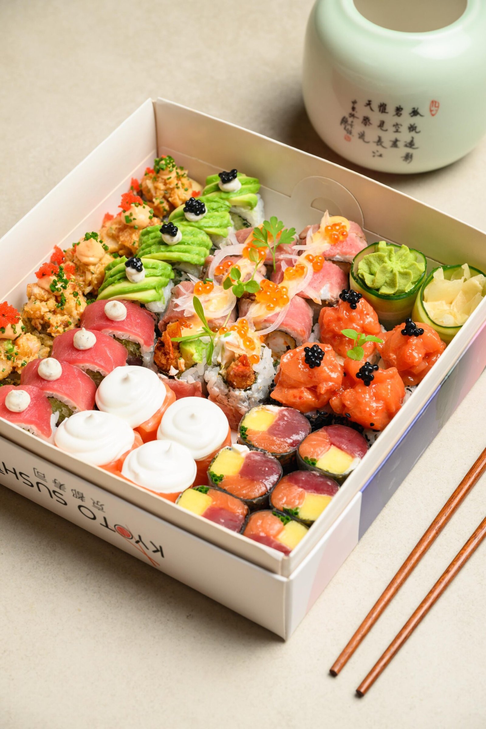 NEW YEAR BOX - 36 PIECES